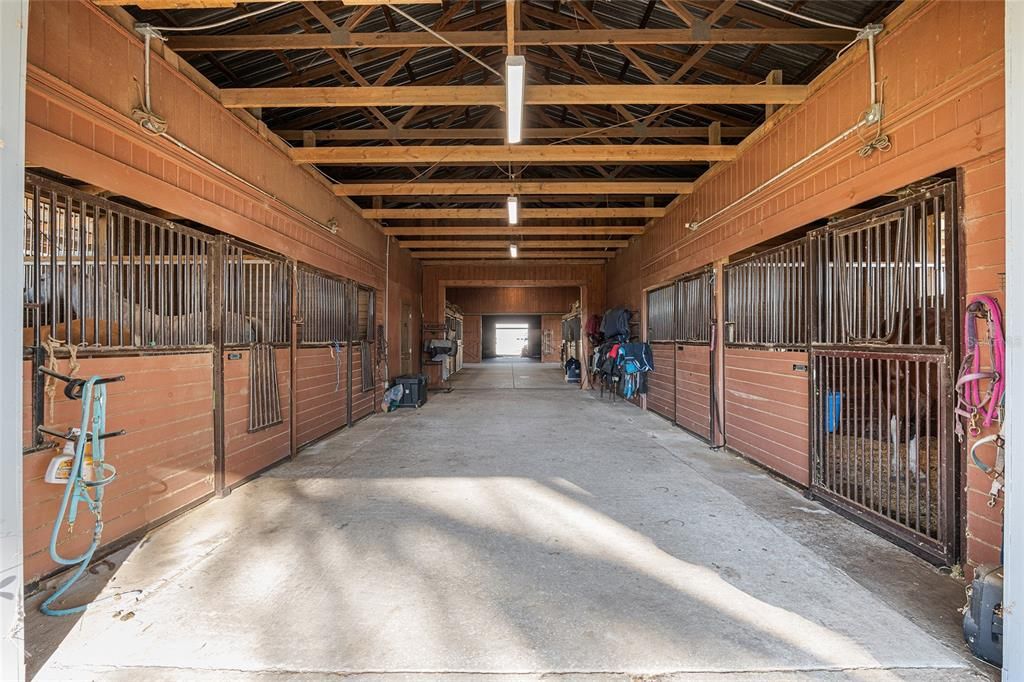For Sale: $875,000 (1 beds, 1 baths, 400 Square Feet)