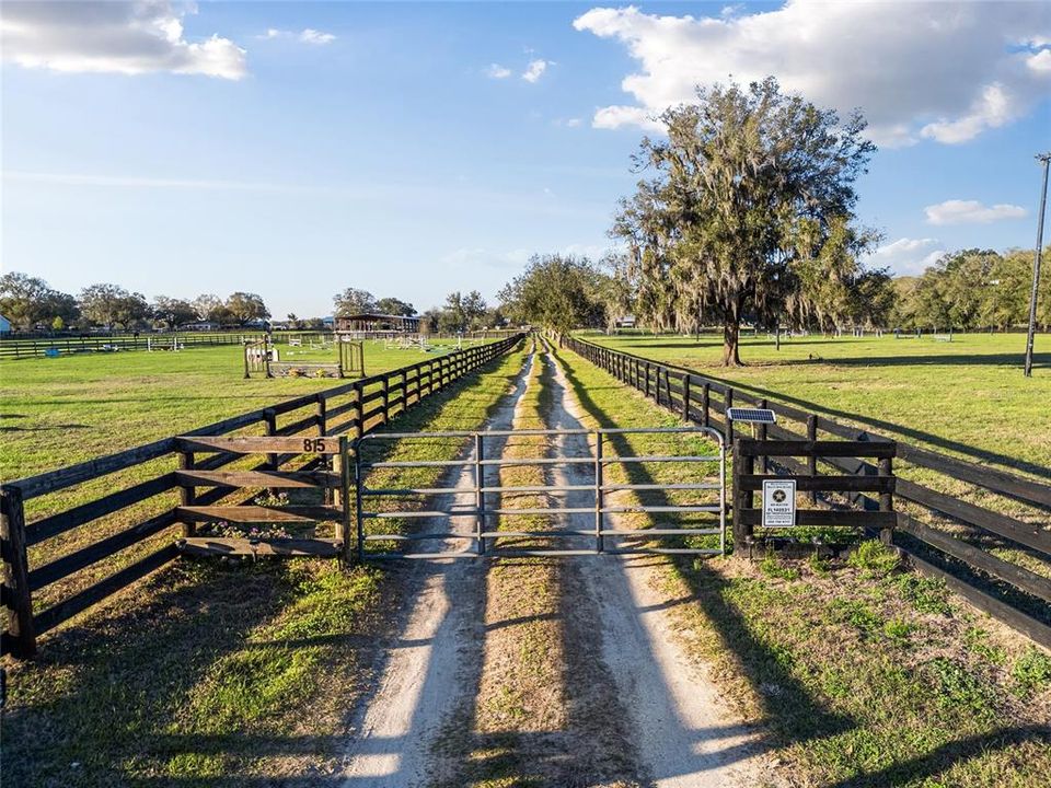For Sale: $875,000 (1 beds, 1 baths, 400 Square Feet)