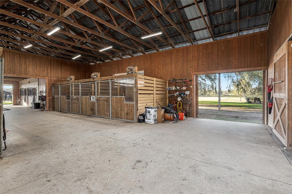 For Sale: $875,000 (1 beds, 1 baths, 400 Square Feet)