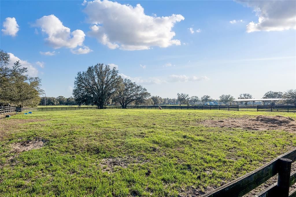 For Sale: $875,000 (1 beds, 1 baths, 400 Square Feet)