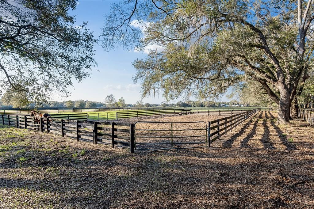 For Sale: $875,000 (1 beds, 1 baths, 400 Square Feet)