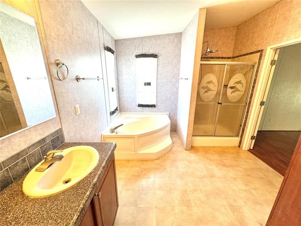 Activo con contrato: $190,000 (3 camas, 2 baños, 1504 Pies cuadrados)