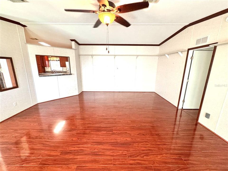 Activo con contrato: $190,000 (3 camas, 2 baños, 1504 Pies cuadrados)