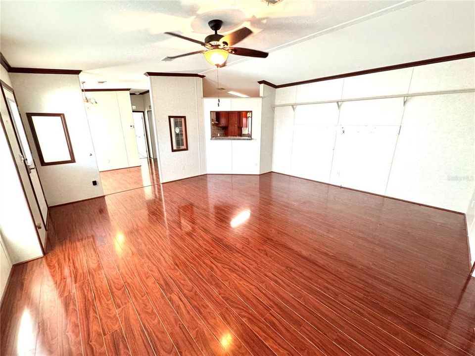 Activo con contrato: $190,000 (3 camas, 2 baños, 1504 Pies cuadrados)