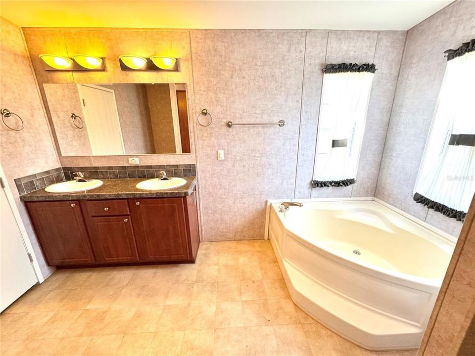 Activo con contrato: $190,000 (3 camas, 2 baños, 1504 Pies cuadrados)