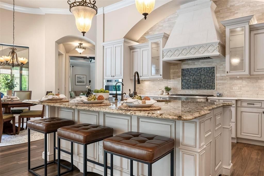 На продажу: $2,799,000 (3 спален, 3 ванн, 4084 Квадратных фут)