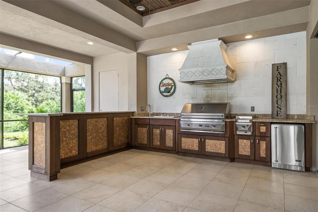 На продажу: $2,799,000 (3 спален, 3 ванн, 4084 Квадратных фут)