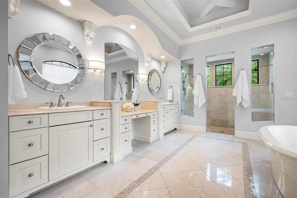 На продажу: $2,799,000 (3 спален, 3 ванн, 4084 Квадратных фут)