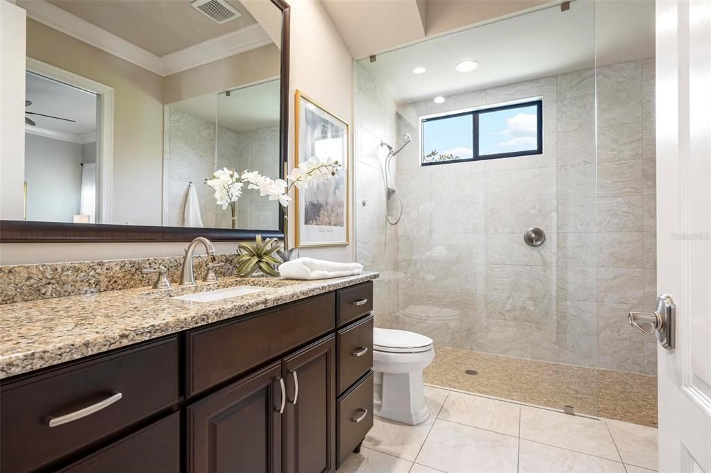 На продажу: $2,799,000 (3 спален, 3 ванн, 4084 Квадратных фут)