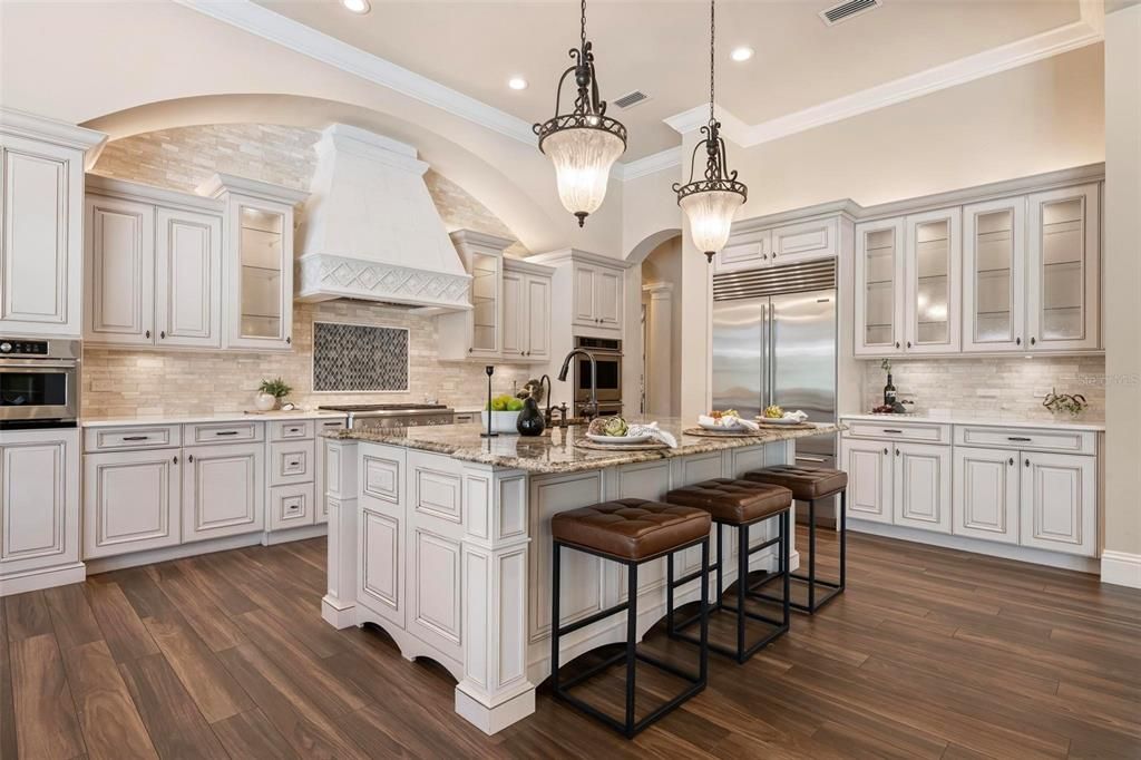 На продажу: $2,799,000 (3 спален, 3 ванн, 4084 Квадратных фут)