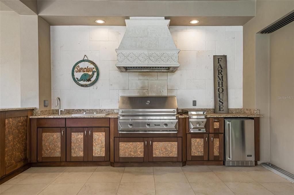 На продажу: $2,799,000 (3 спален, 3 ванн, 4084 Квадратных фут)