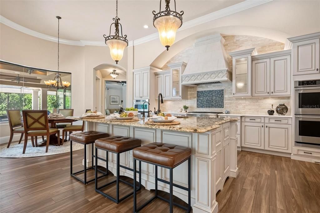 На продажу: $2,799,000 (3 спален, 3 ванн, 4084 Квадратных фут)