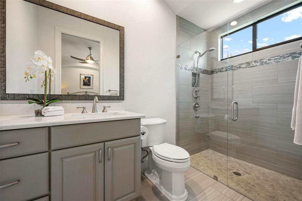 На продажу: $2,799,000 (3 спален, 3 ванн, 4084 Квадратных фут)