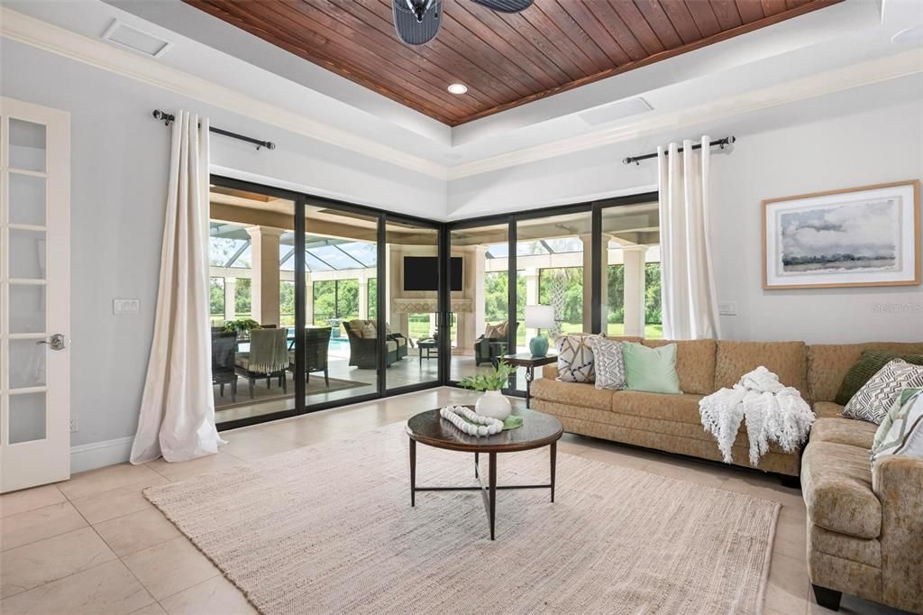 На продажу: $2,799,000 (3 спален, 3 ванн, 4084 Квадратных фут)