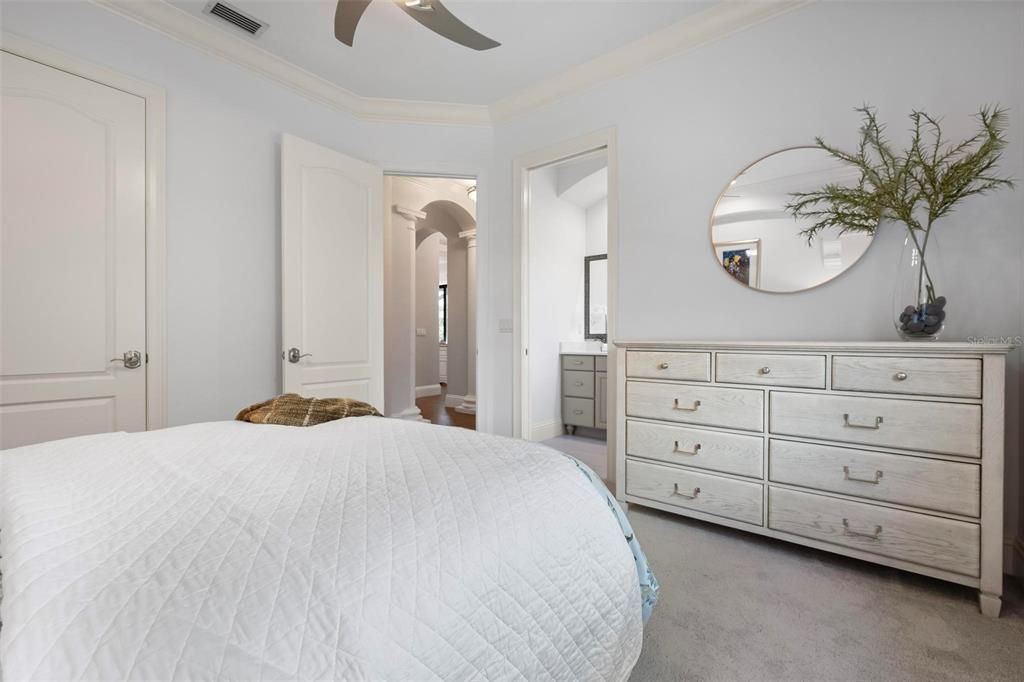 На продажу: $2,799,000 (3 спален, 3 ванн, 4084 Квадратных фут)