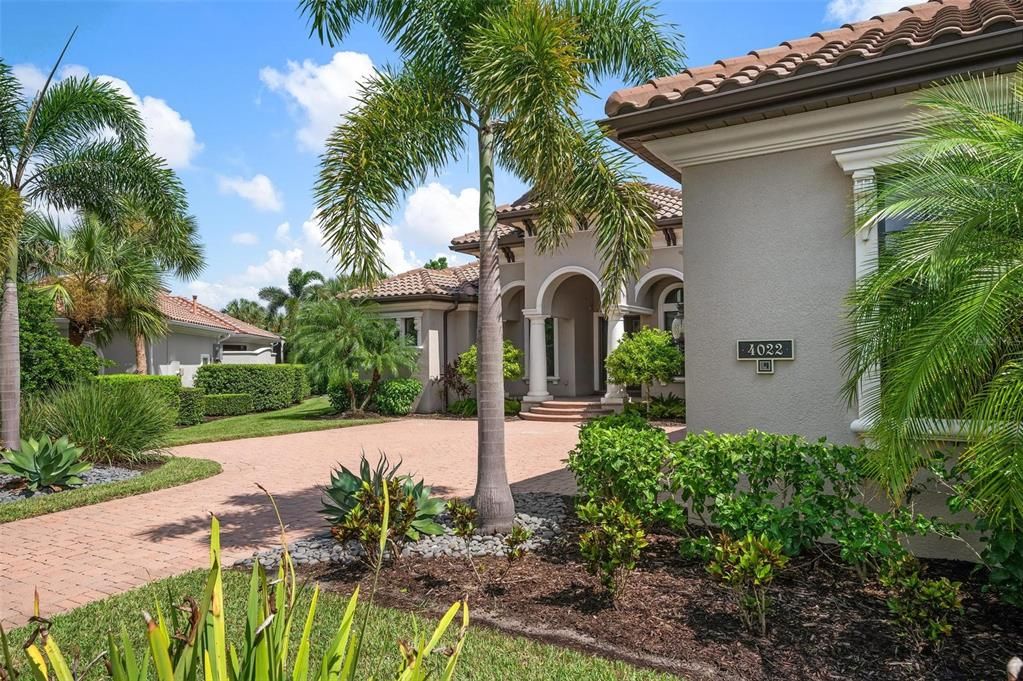 На продажу: $2,799,000 (3 спален, 3 ванн, 4084 Квадратных фут)