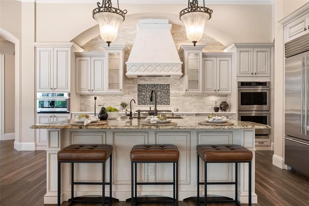 На продажу: $2,799,000 (3 спален, 3 ванн, 4084 Квадратных фут)