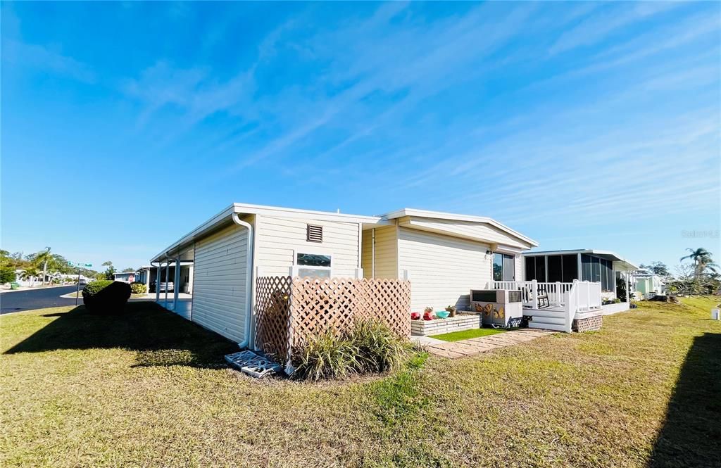 Под контрактом: $199,000 (2 спален, 1 ванн, 1104 Квадратных фут)