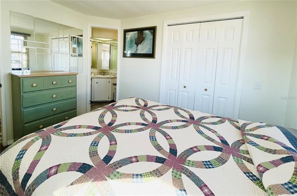 Под контрактом: $199,000 (2 спален, 1 ванн, 1104 Квадратных фут)