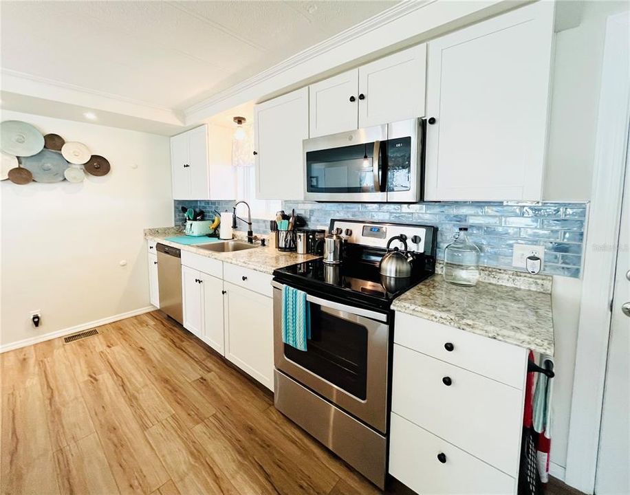 Под контрактом: $199,000 (2 спален, 1 ванн, 1104 Квадратных фут)