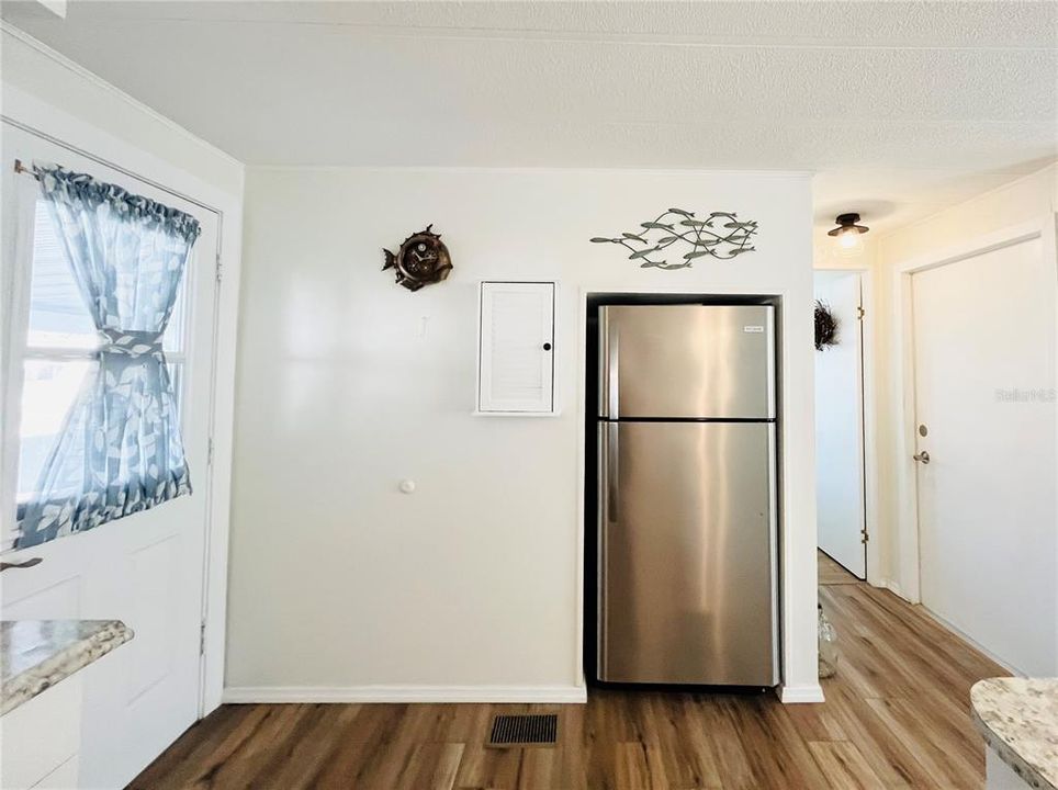 Под контрактом: $199,000 (2 спален, 1 ванн, 1104 Квадратных фут)