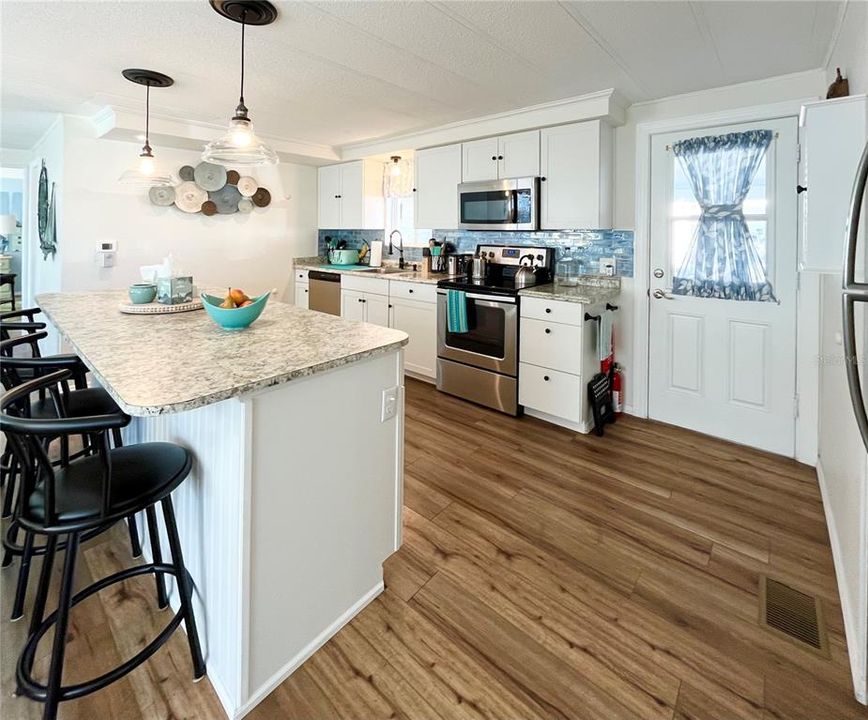 Под контрактом: $199,000 (2 спален, 1 ванн, 1104 Квадратных фут)