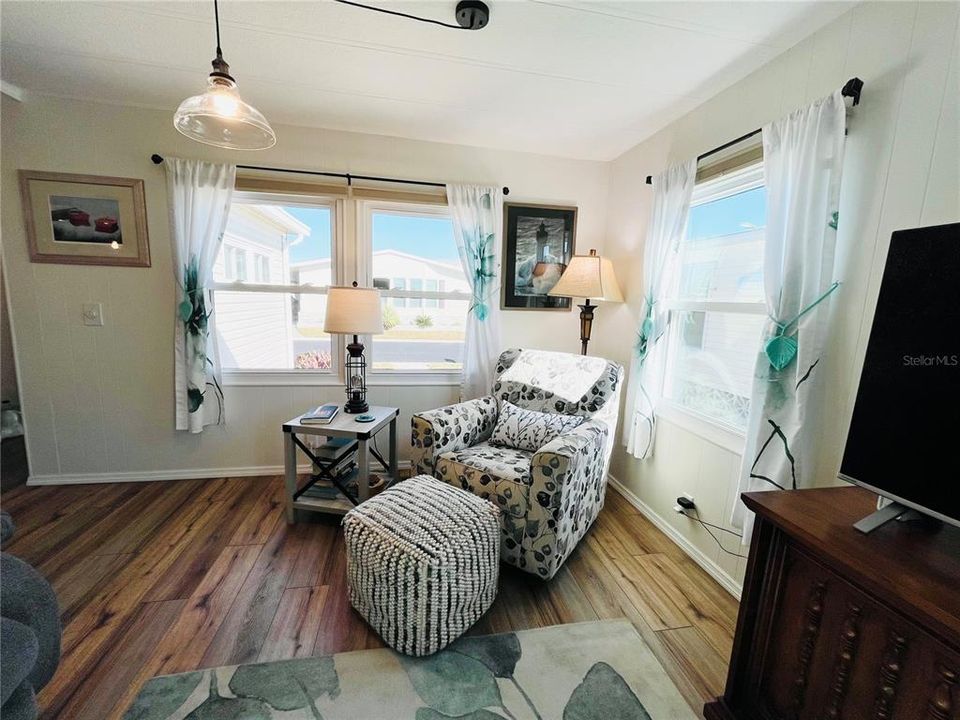 Под контрактом: $199,000 (2 спален, 1 ванн, 1104 Квадратных фут)