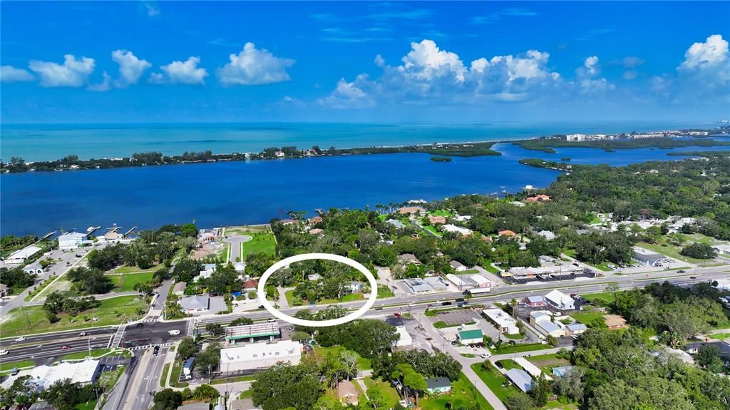 待售: $395,000 (0.24 acres)