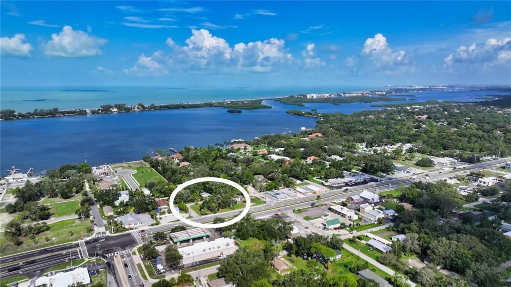 待售: $395,000 (0.24 acres)