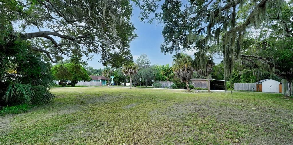 待售: $395,000 (0.24 acres)