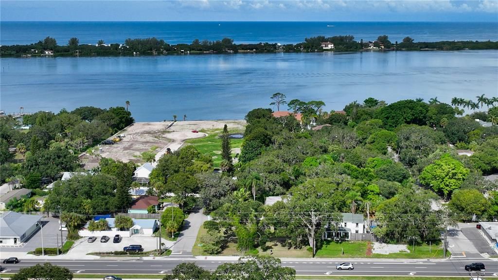 待售: $395,000 (0.24 acres)