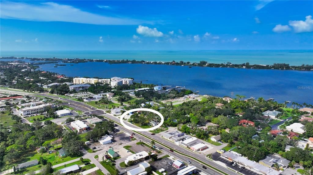 待售: $395,000 (0.24 acres)