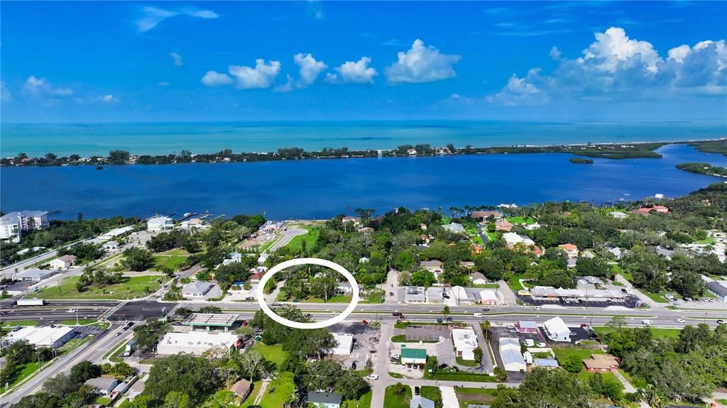 待售: $395,000 (0.24 acres)