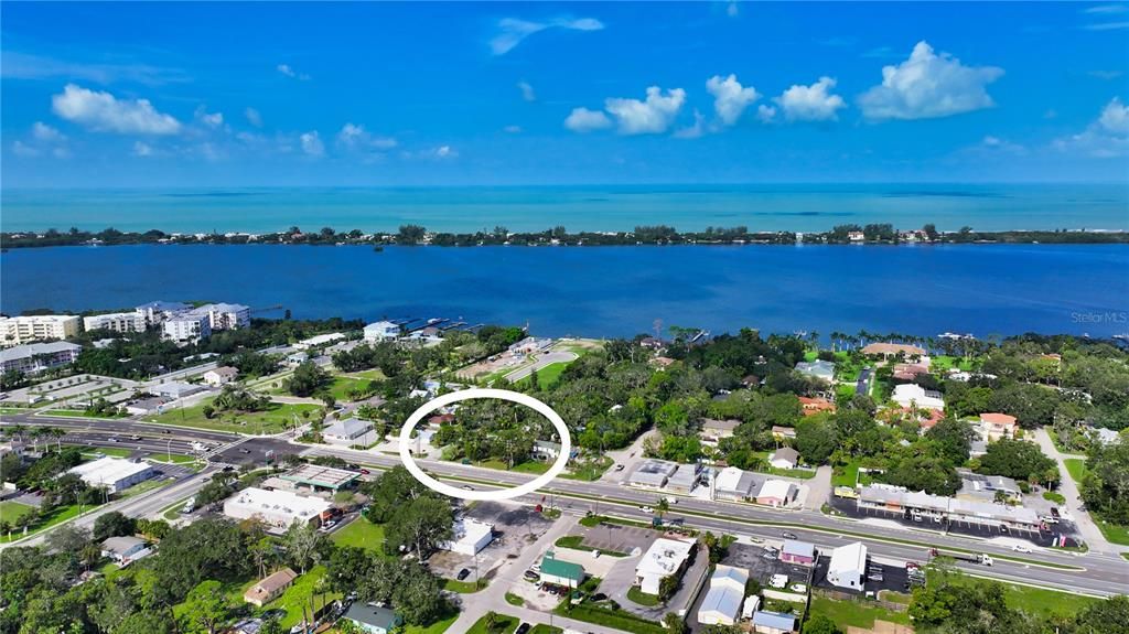 待售: $395,000 (0.24 acres)