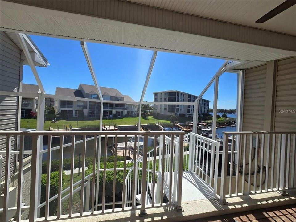 For Sale: $309,900 (2 beds, 2 baths, 1396 Square Feet)