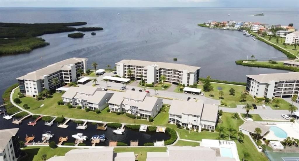 На продажу: $309,900 (3 спален, 2 ванн, 1396 Квадратных фут)