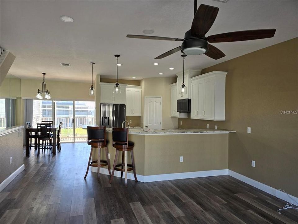 For Sale: $309,900 (2 beds, 2 baths, 1396 Square Feet)