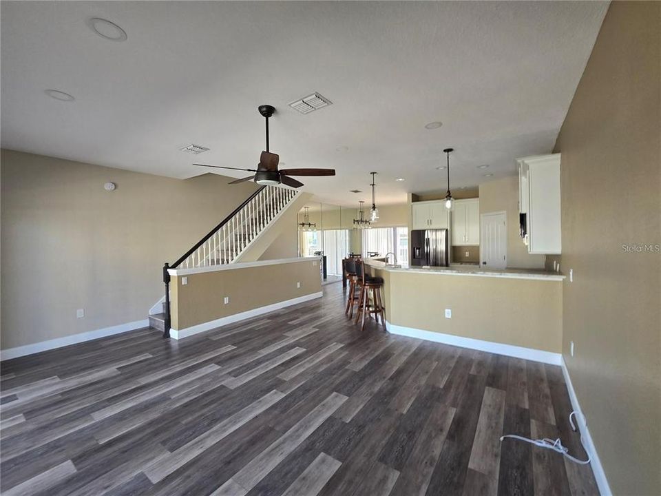For Sale: $309,900 (2 beds, 2 baths, 1396 Square Feet)