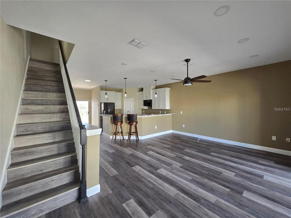 For Sale: $309,900 (2 beds, 2 baths, 1396 Square Feet)