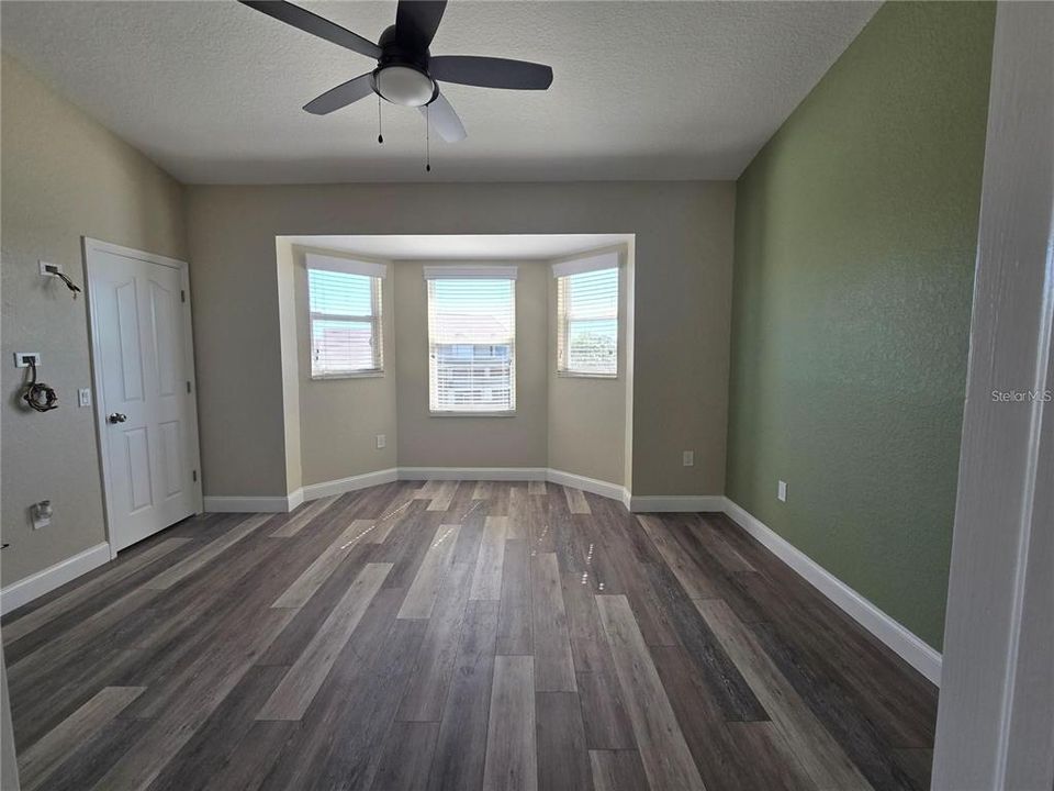 For Sale: $309,900 (2 beds, 2 baths, 1396 Square Feet)