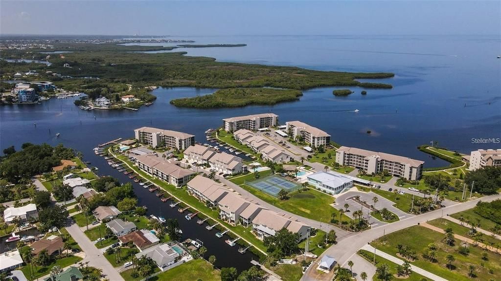 For Sale: $309,900 (2 beds, 2 baths, 1396 Square Feet)