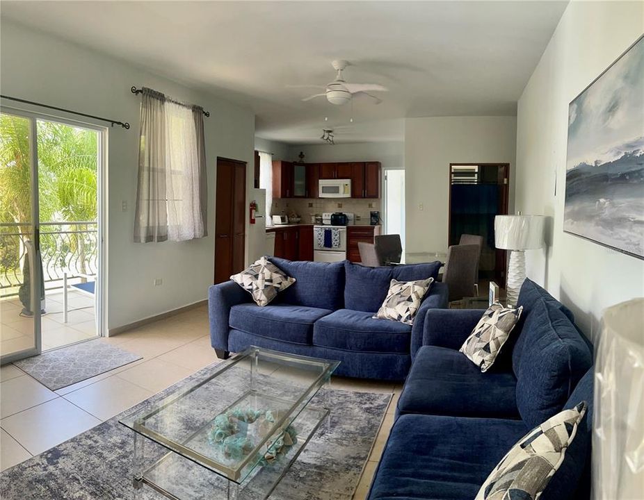 待售: $525,000 (3 贝兹, 3 浴室, 2041 平方英尺)