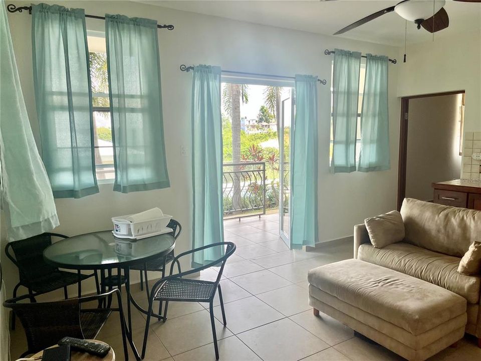 待售: $525,000 (3 贝兹, 3 浴室, 2041 平方英尺)