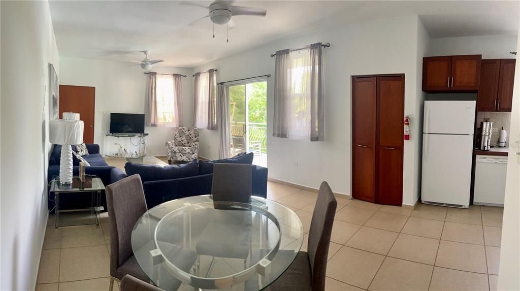 待售: $525,000 (3 贝兹, 3 浴室, 2041 平方英尺)