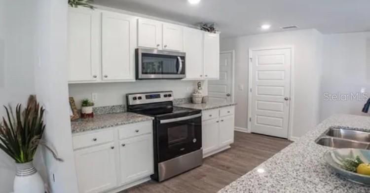 For Sale: $379,800 (3 beds, 2 baths, 1697 Square Feet)
