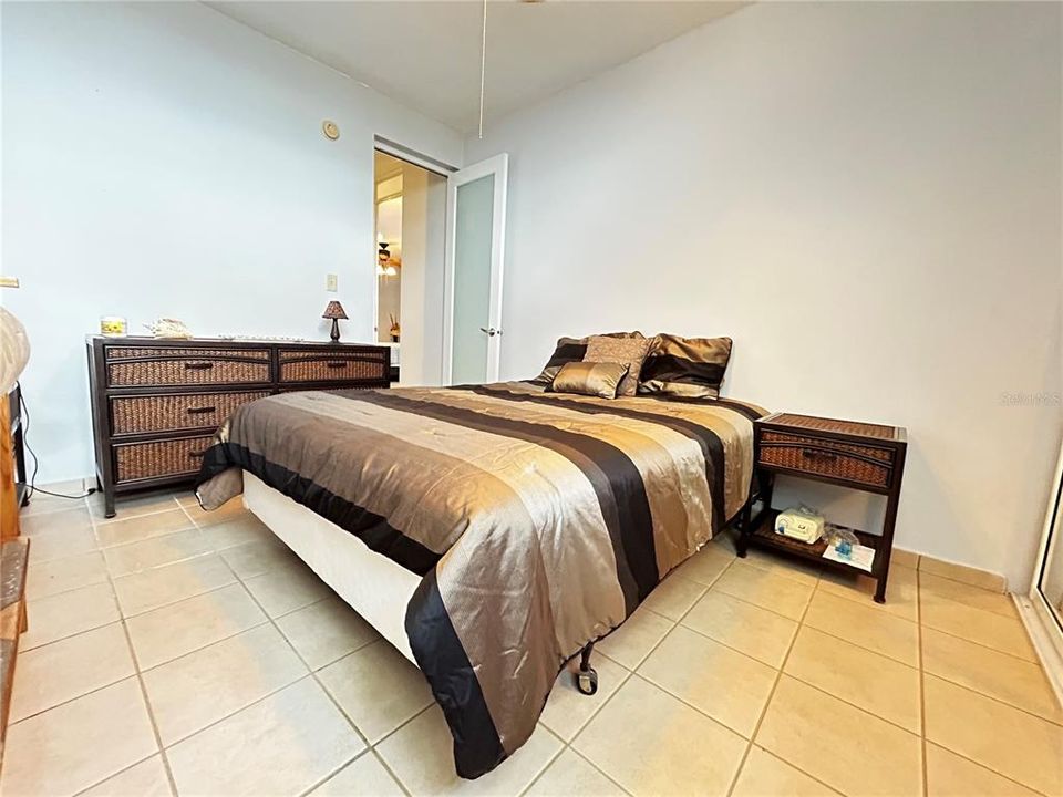 For Sale: $391,000 (3 beds, 3 baths, 2052 Square Feet)