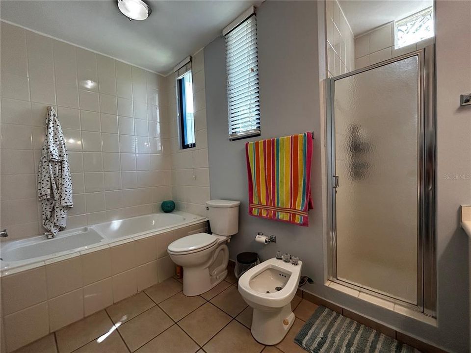 For Sale: $391,000 (3 beds, 3 baths, 2052 Square Feet)