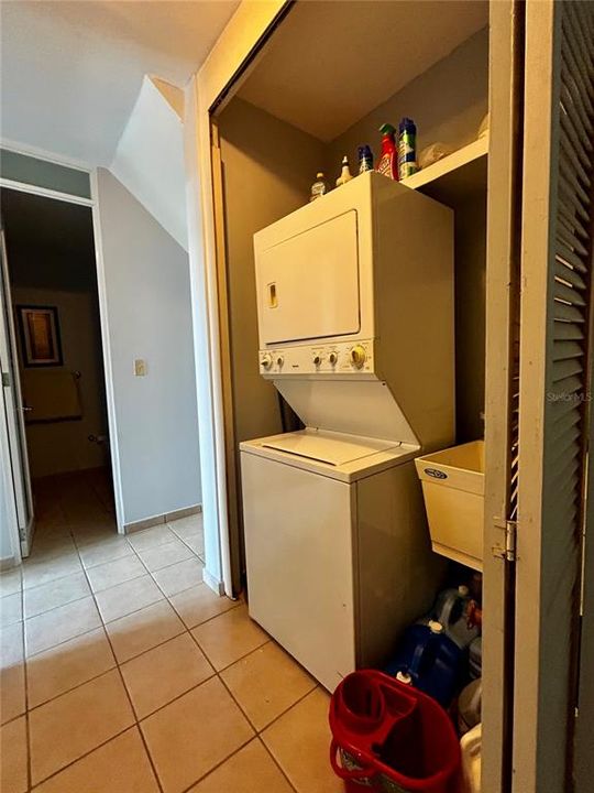 For Sale: $391,000 (3 beds, 3 baths, 2052 Square Feet)