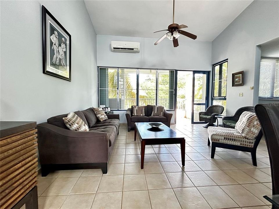 For Sale: $391,000 (3 beds, 3 baths, 2052 Square Feet)