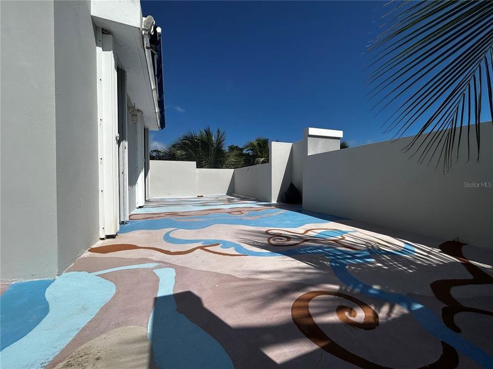 For Sale: $391,000 (3 beds, 3 baths, 2052 Square Feet)